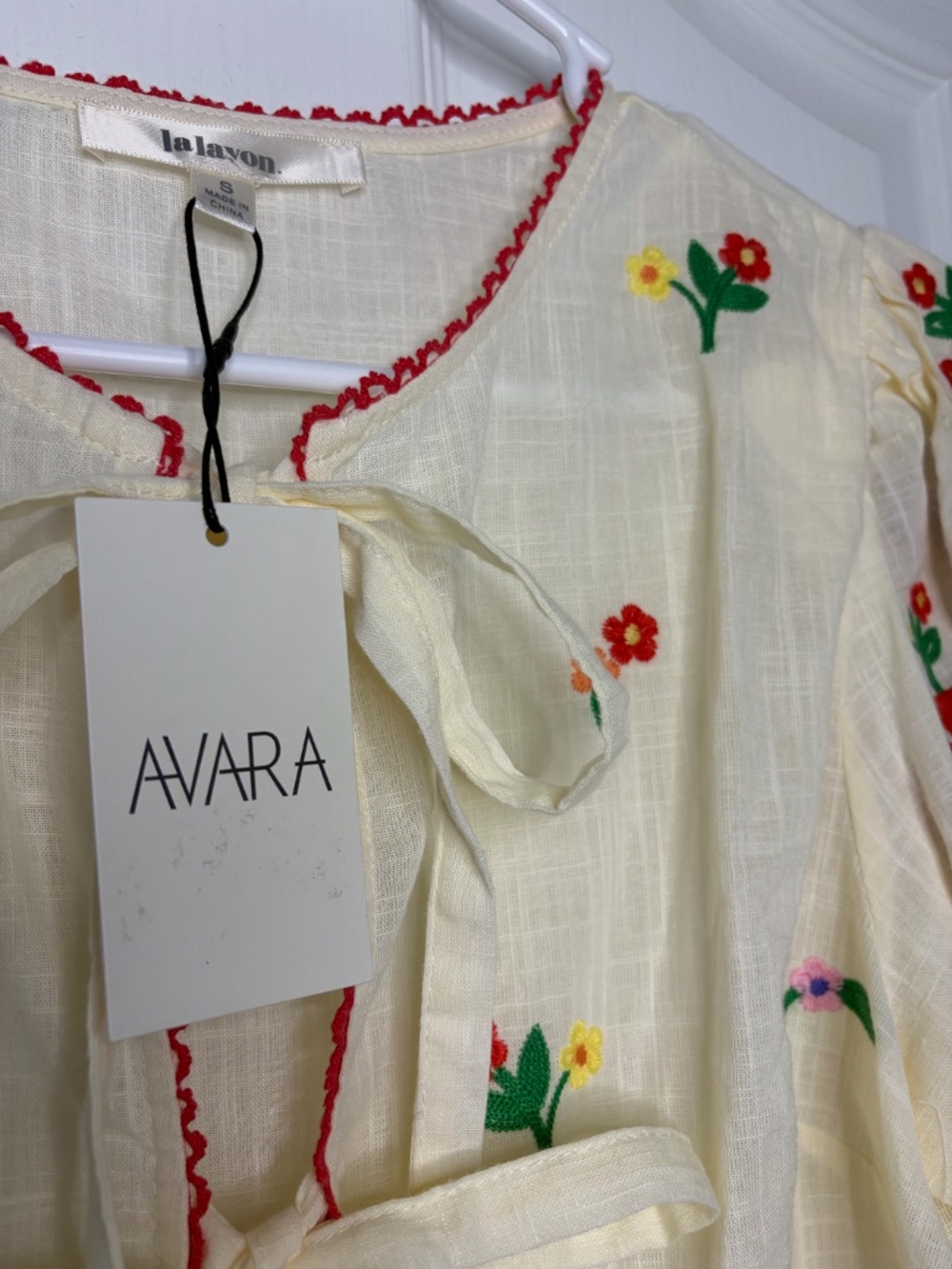Women's AVARA Tie-Front Peplum Top with Colorful Flower Embroidery Size S NWT - Picture 11 of 13